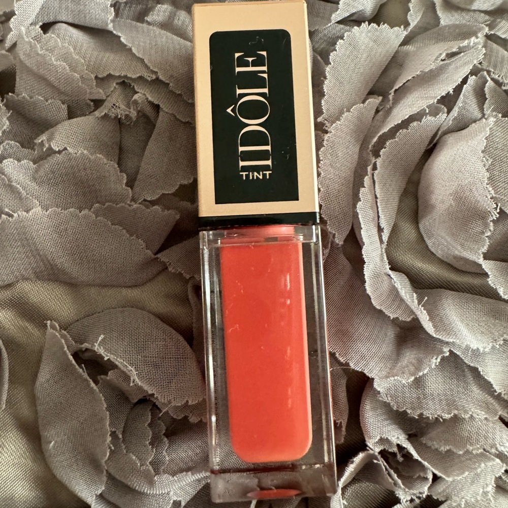Lipstick Idole Lancome.